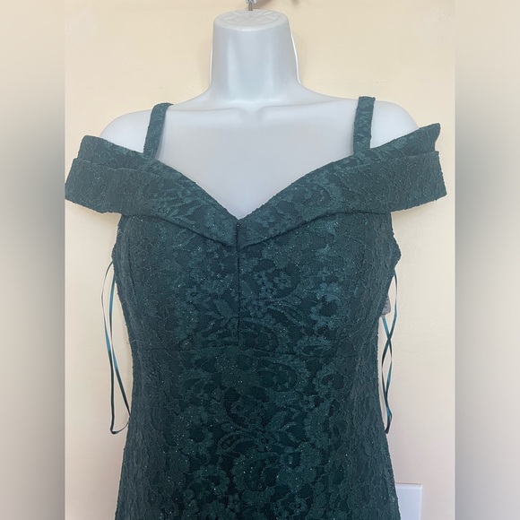 R&M Richards Women's Off-The-Shoulder Lace Gown- Size 8 Green - Picture 5 of 6